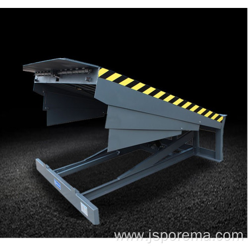 Durable hydraulic dock leveler